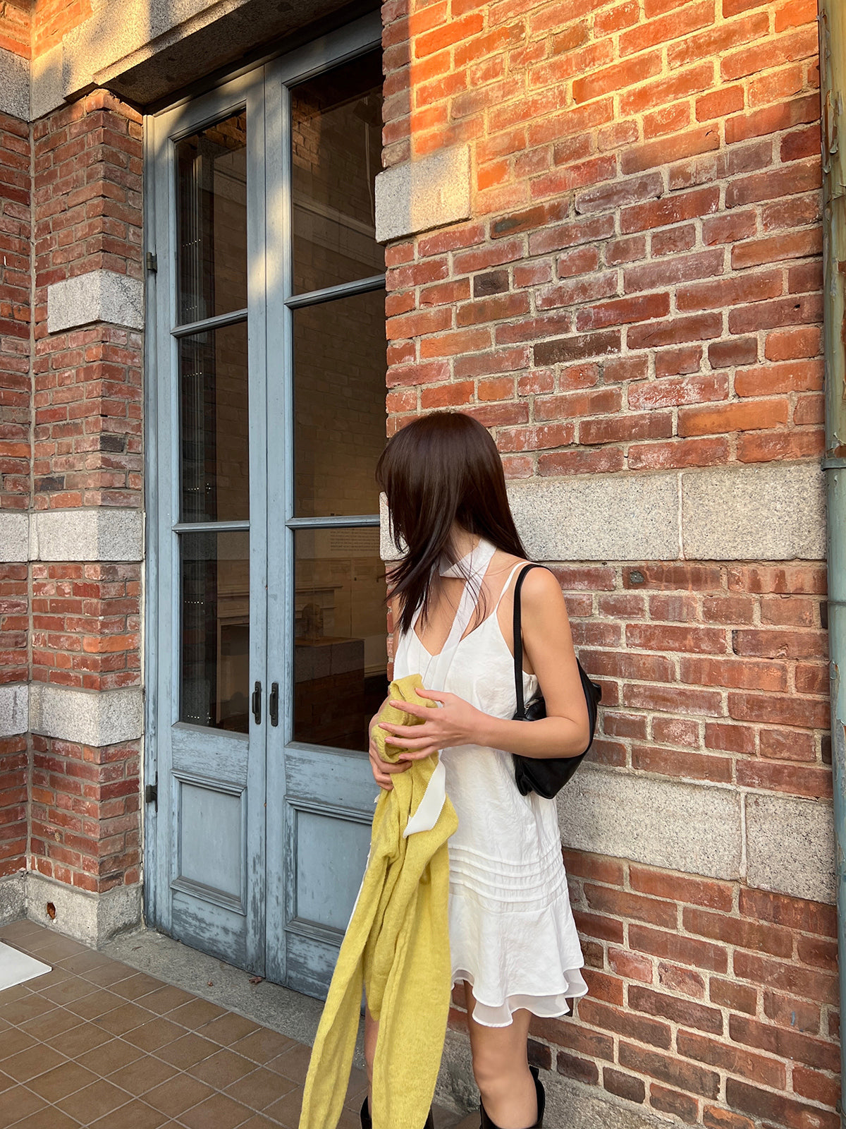 V-NECK SLEEVELESS DRESS