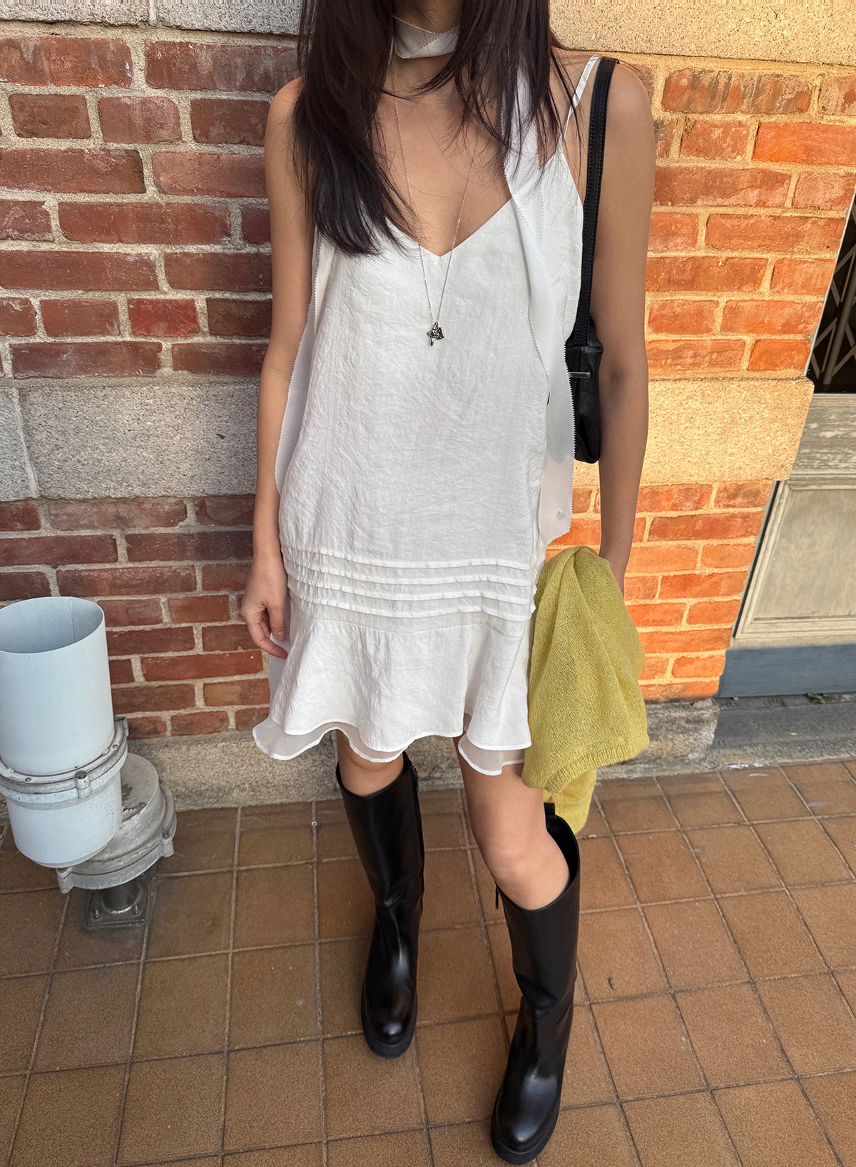 V-NECK SLEEVELESS DRESS