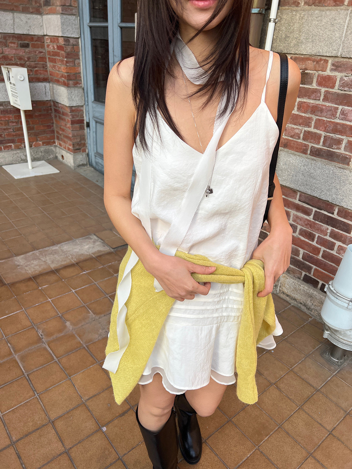 V-NECK SLEEVELESS DRESS