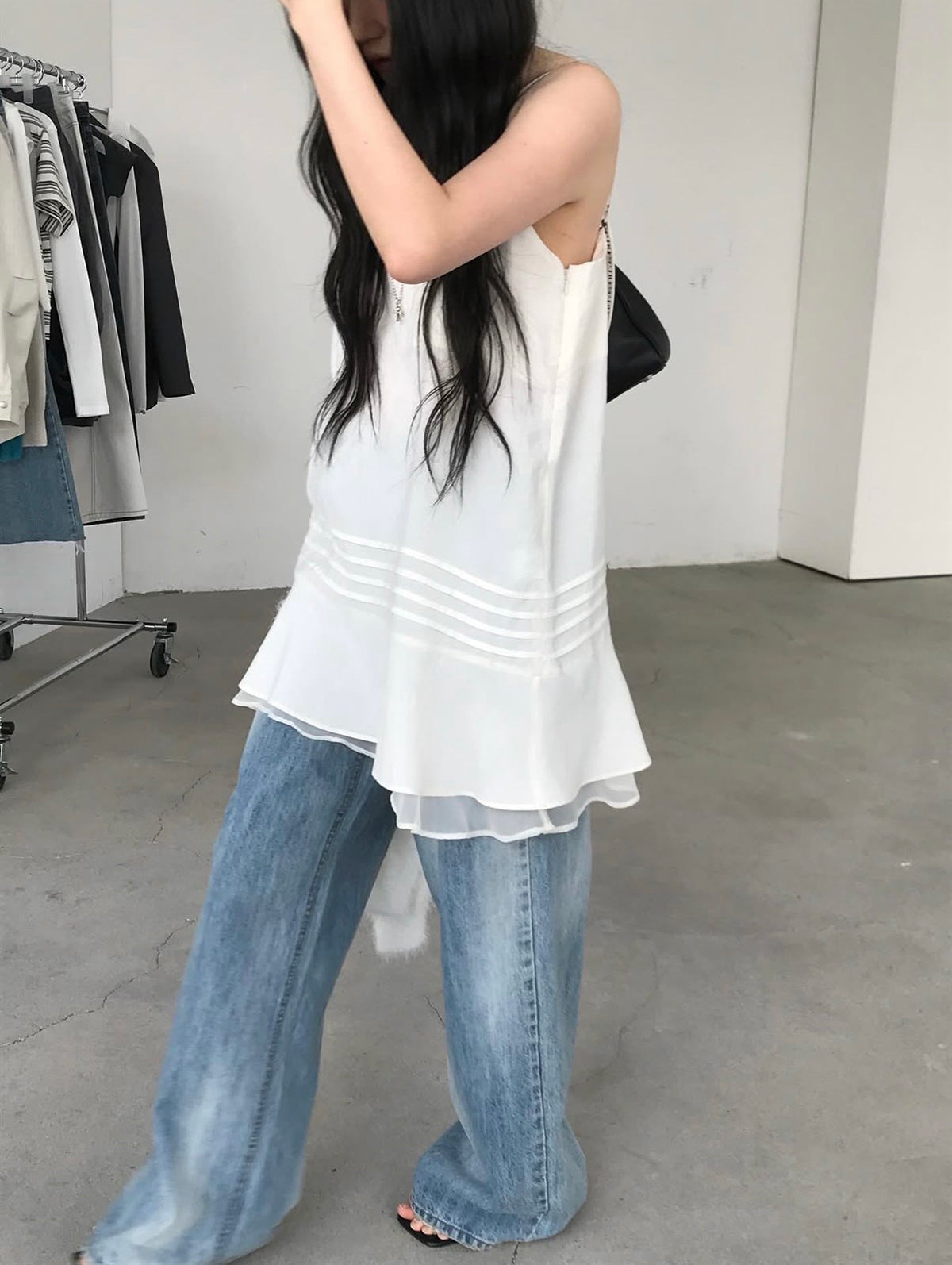 V-NECK SLEEVELESS DRESS