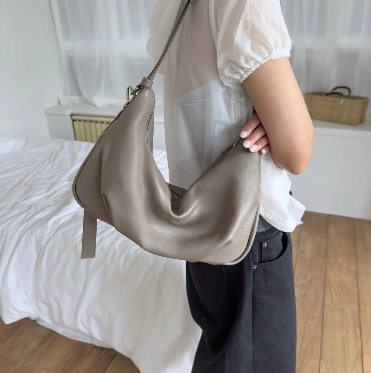 LEATHER CROSS BODY BAG