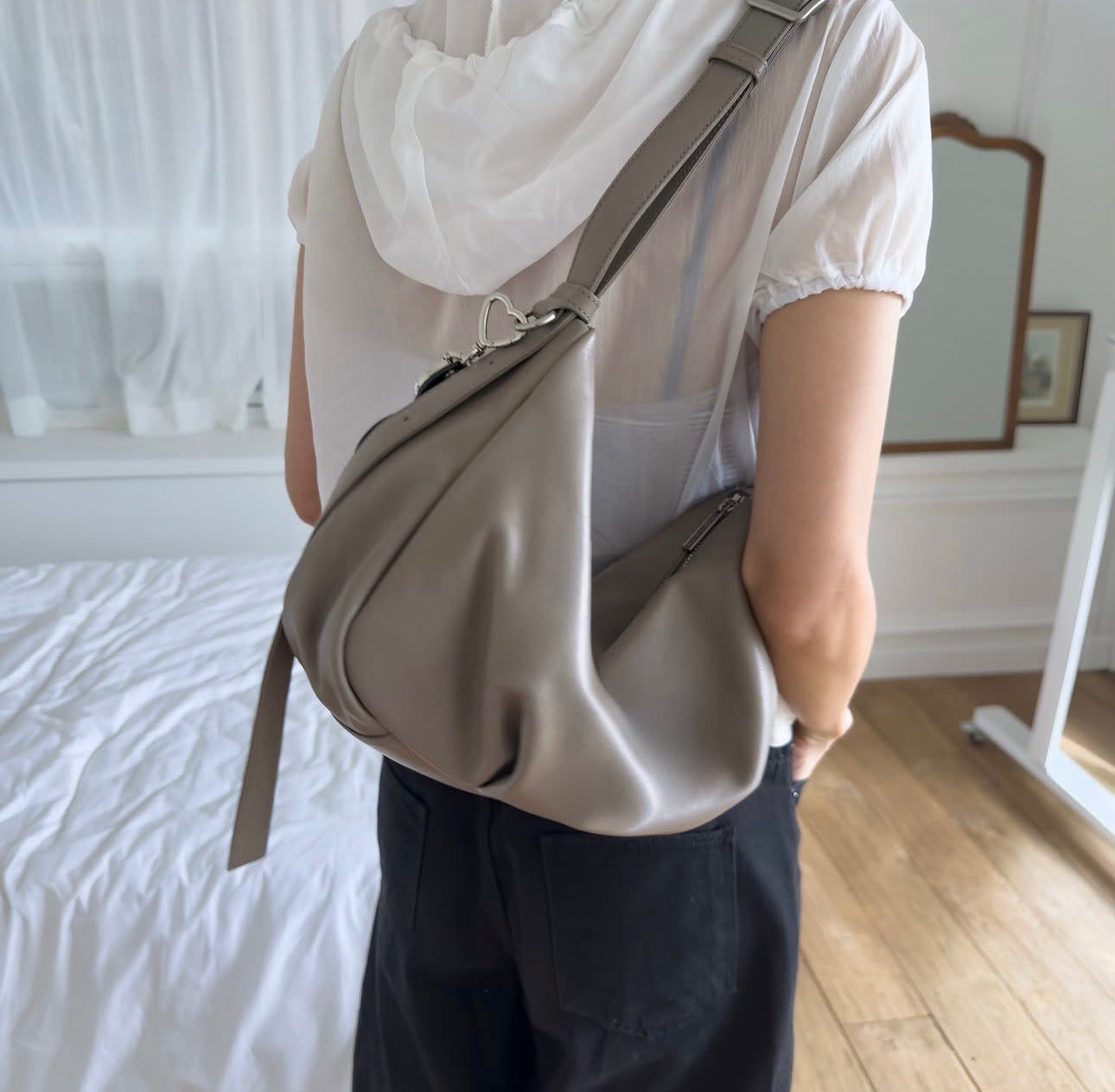 LEATHER CROSS BODY BAG