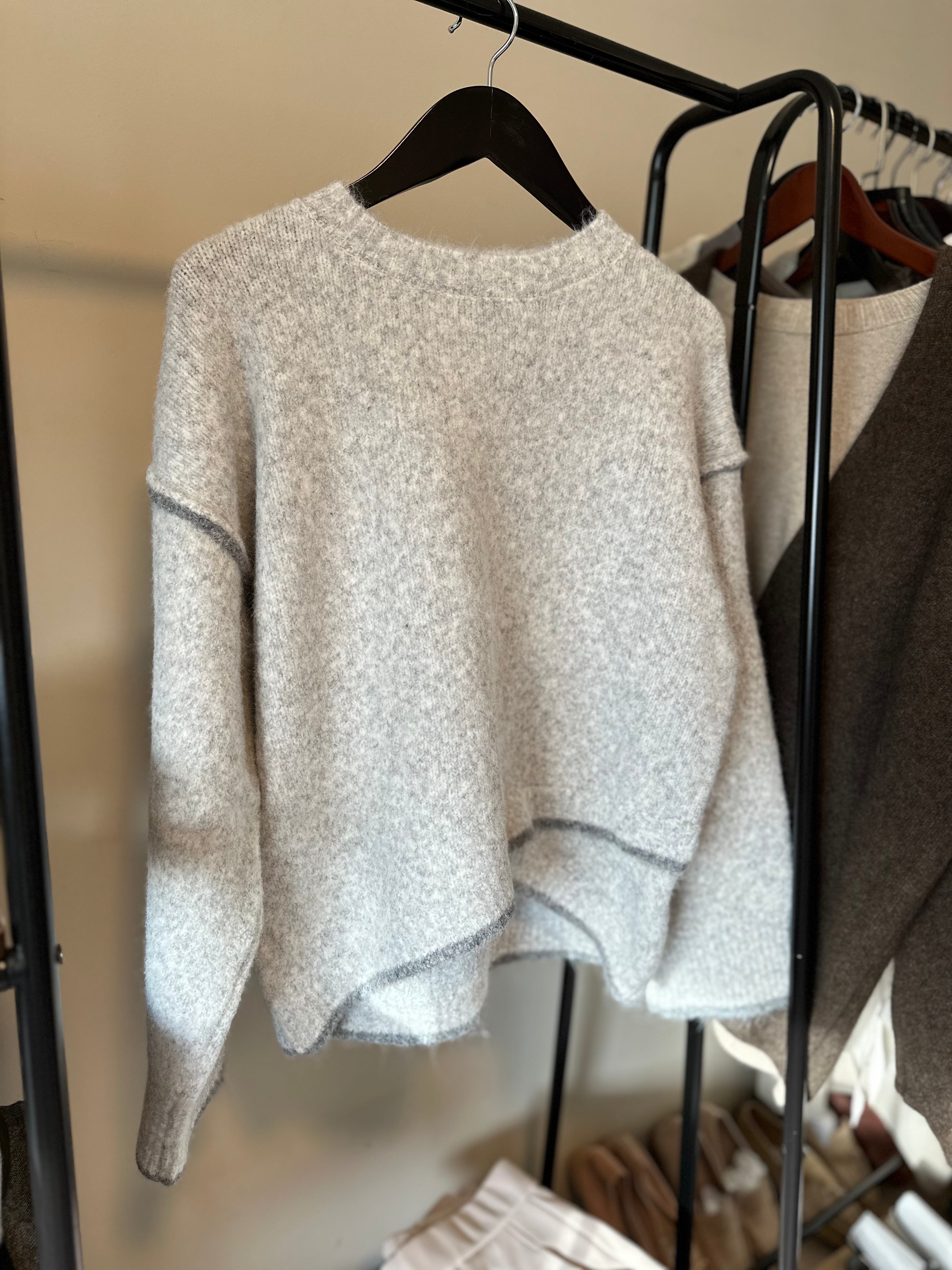 SPLICING SWEATER