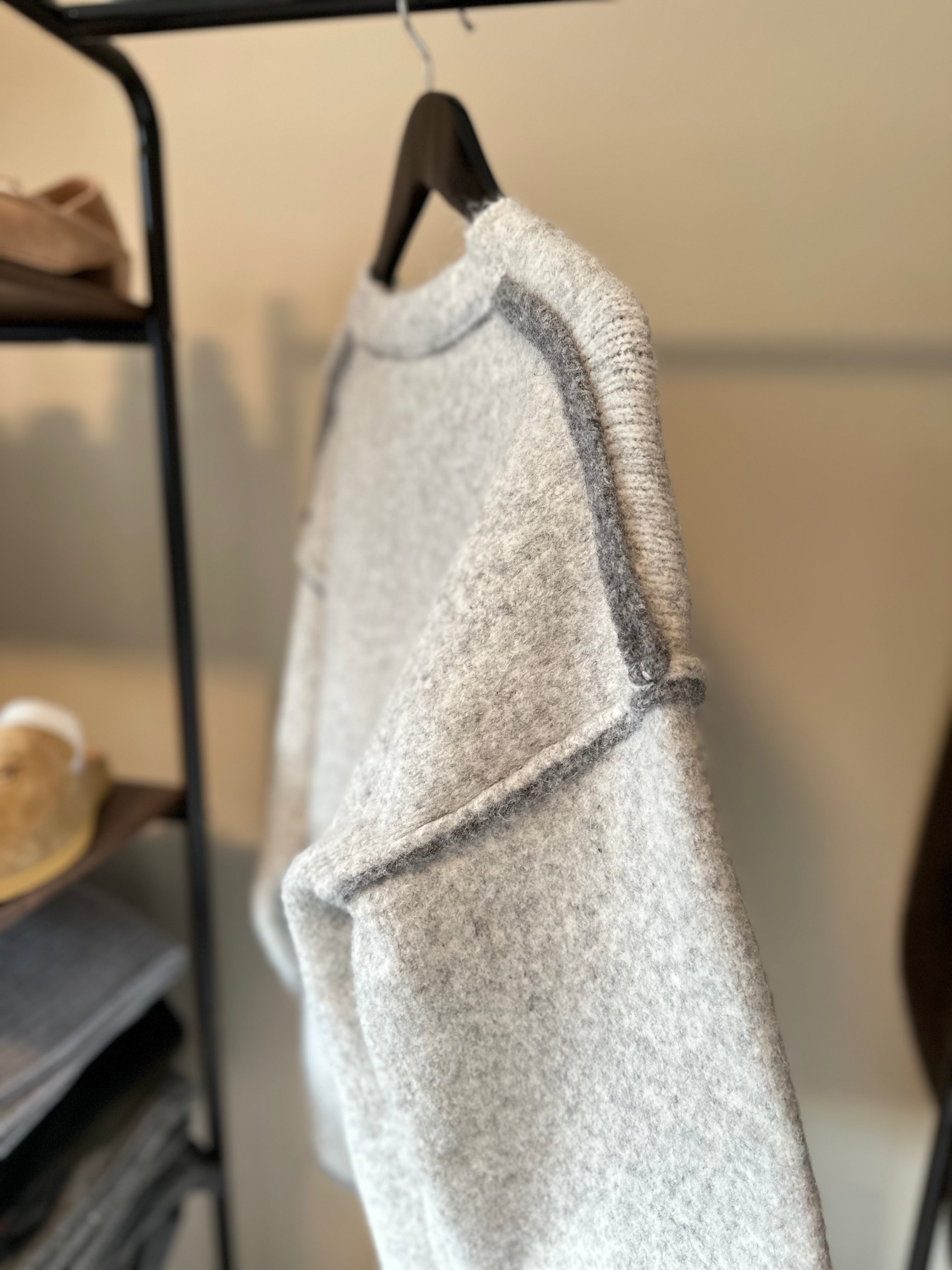SPLICING SWEATER