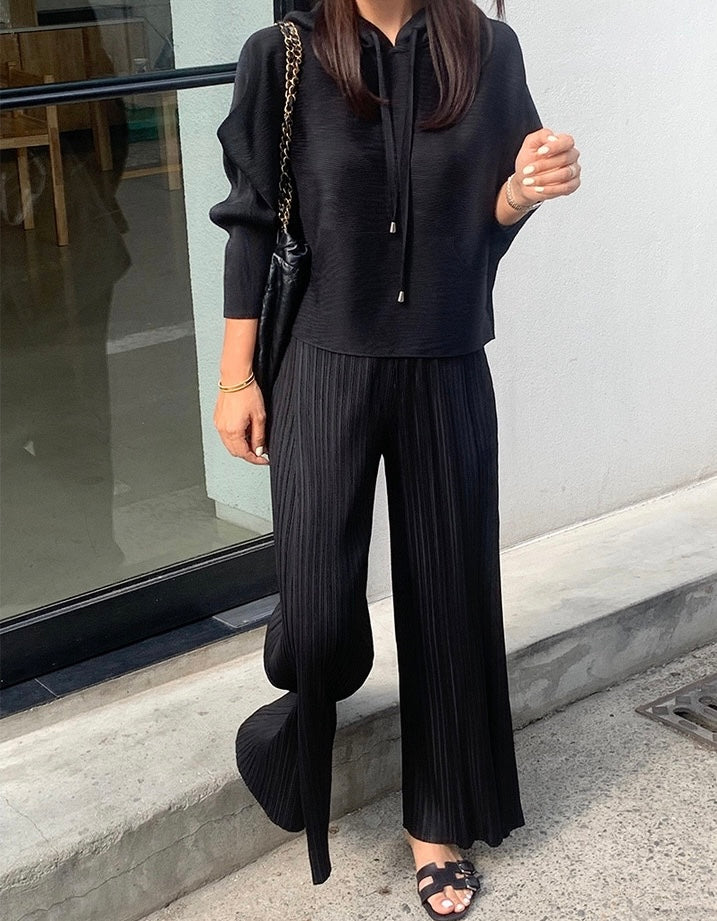 Pleated hoodie