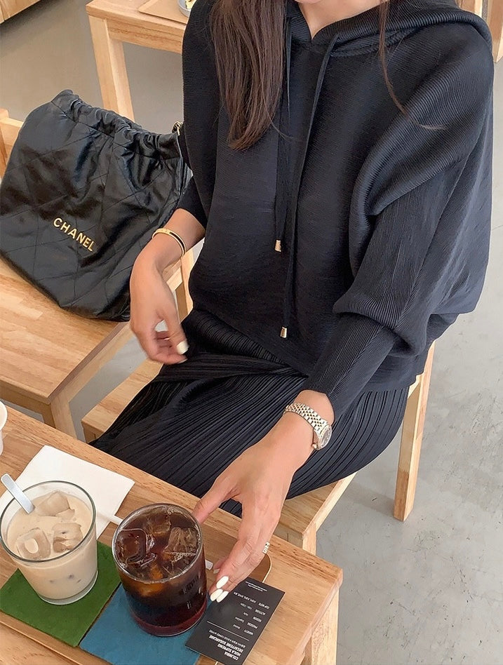 Pleated hoodie
