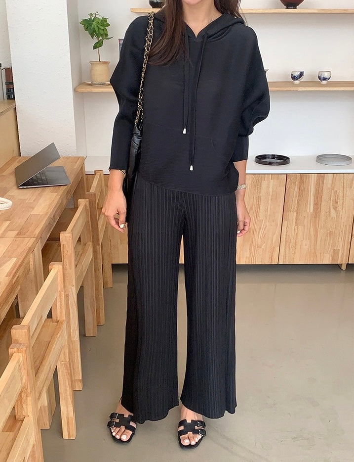 Pleated hoodie