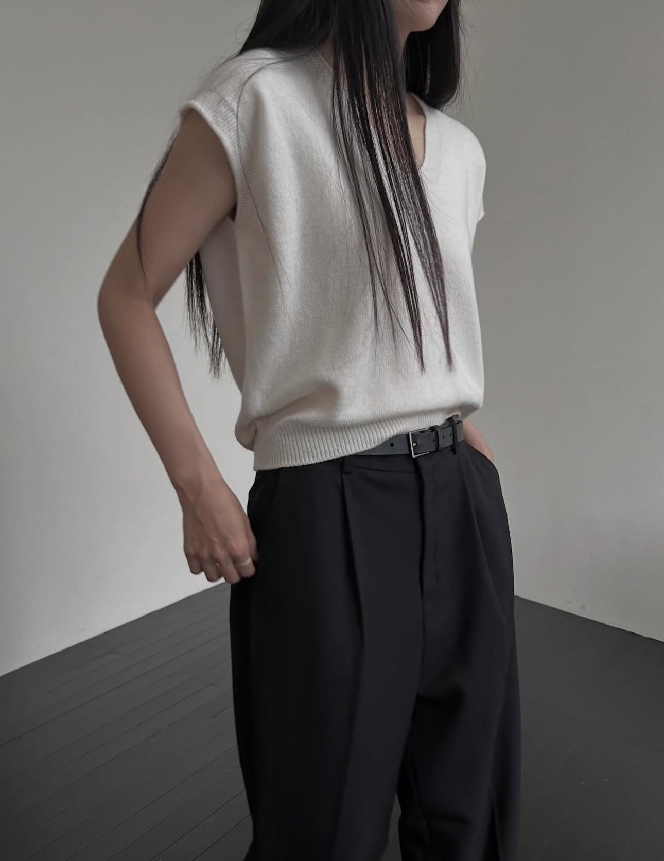 CASHMERE V-NECK VEST