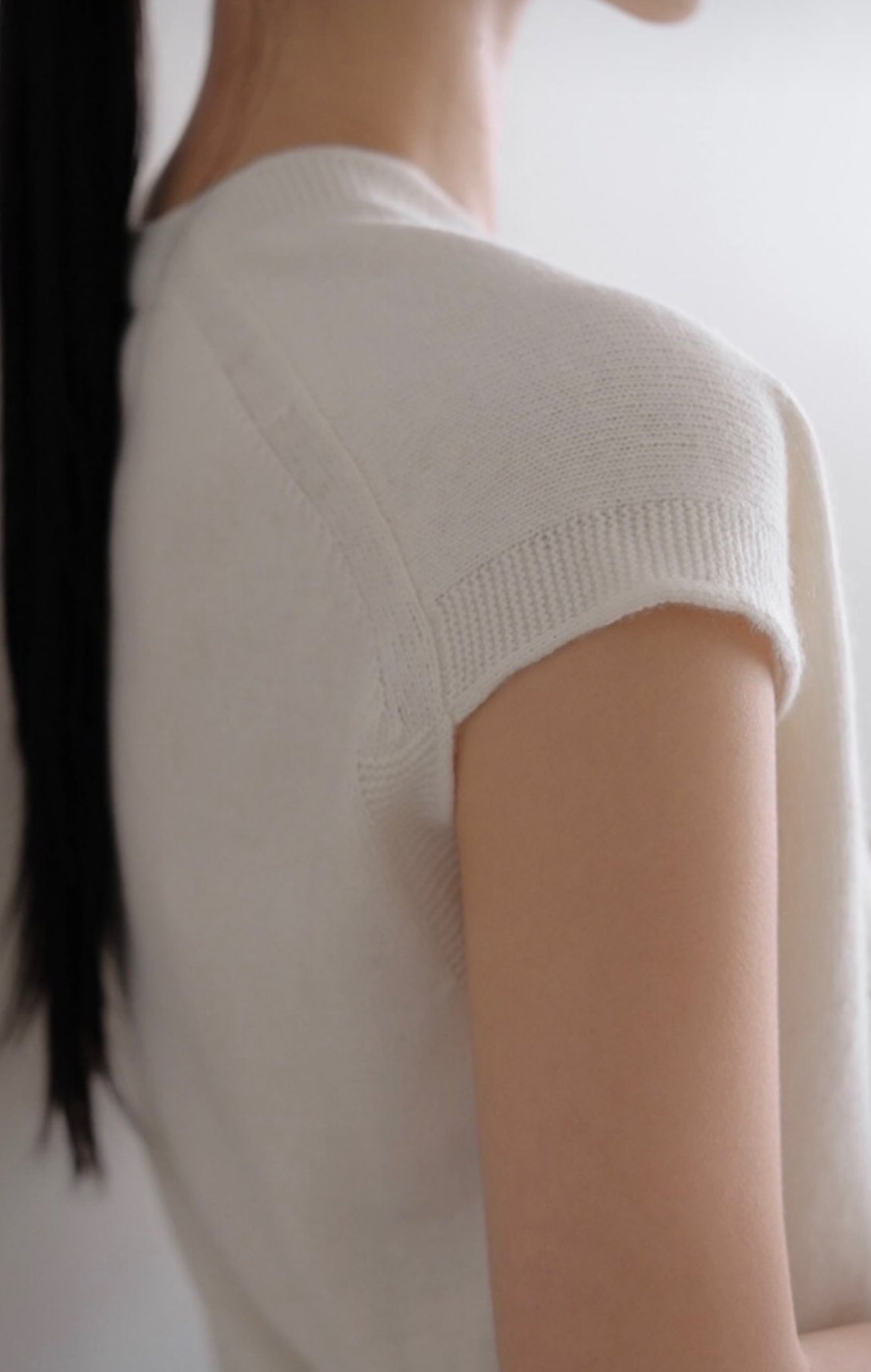 CASHMERE V-NECK VEST